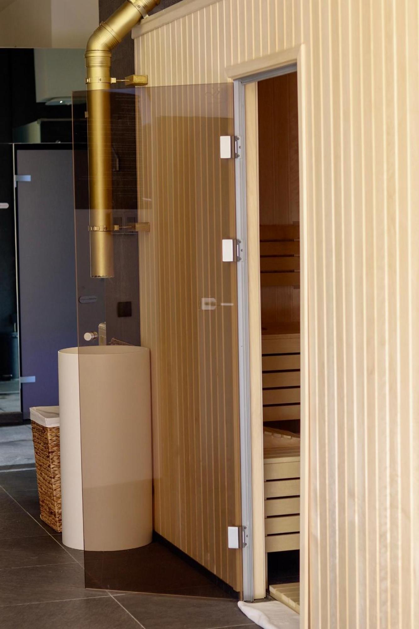 Swissotel Sarajevo Luaran gambar A modern Finnish sauna