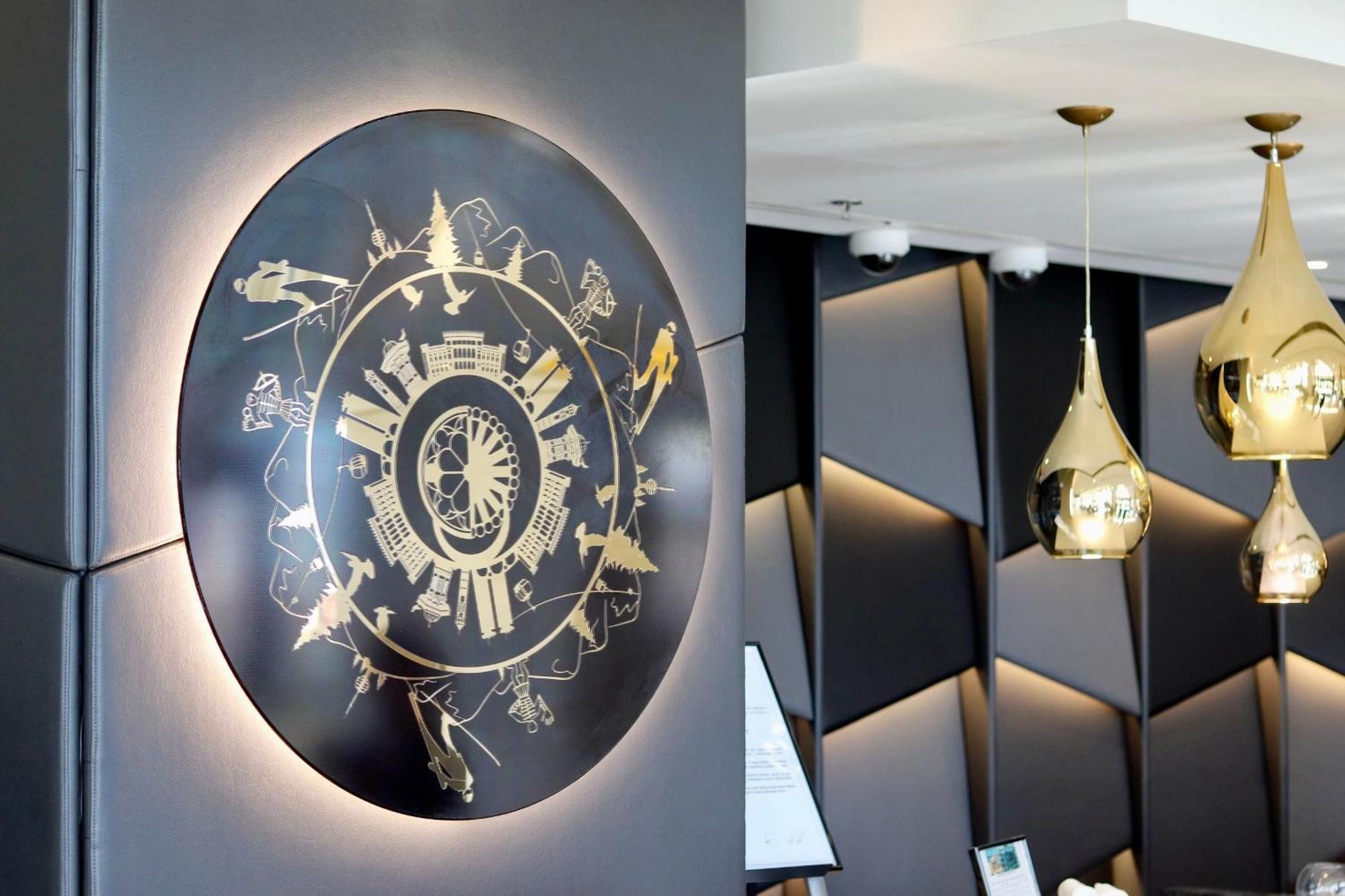 Swissotel Sarajevo Luaran gambar The 2015 logo of the German Football Museum