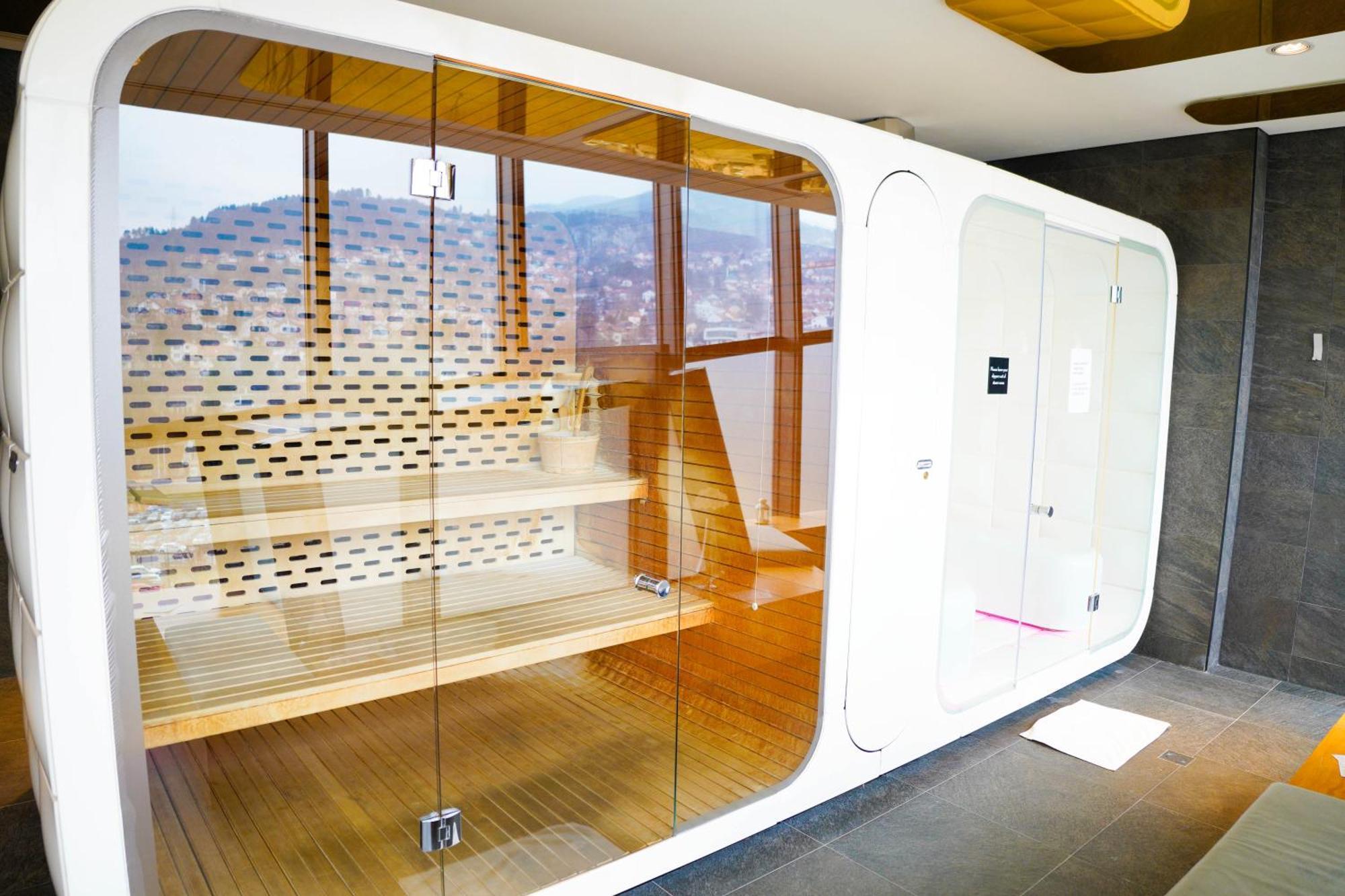 Swissotel Sarajevo Luaran gambar A shower cabin