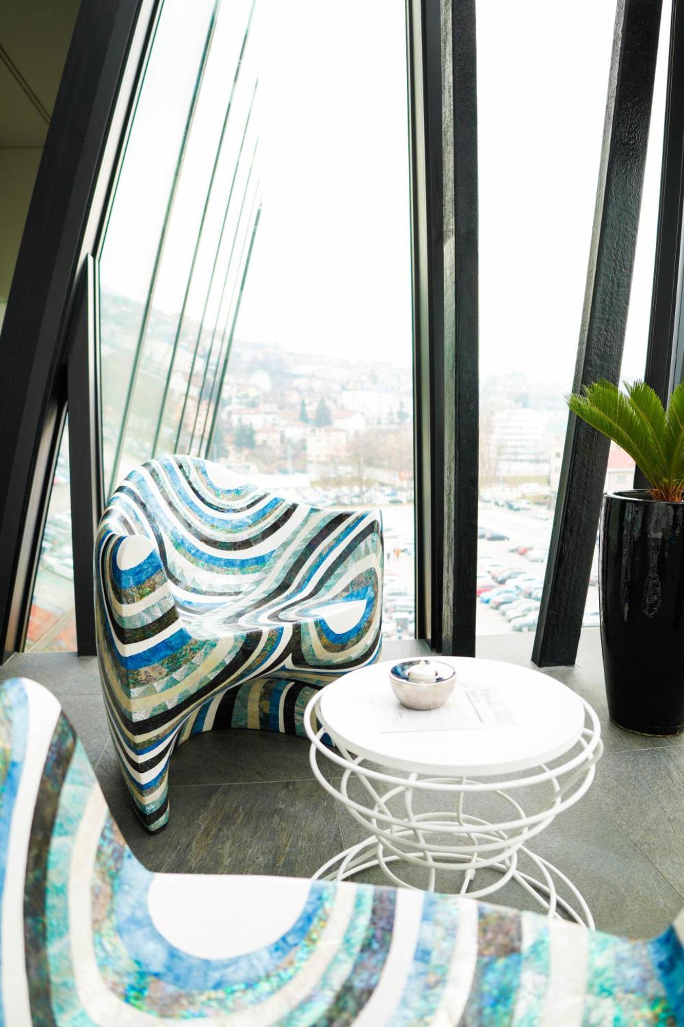 Swissotel Sarajevo Luaran gambar Chair by Karman