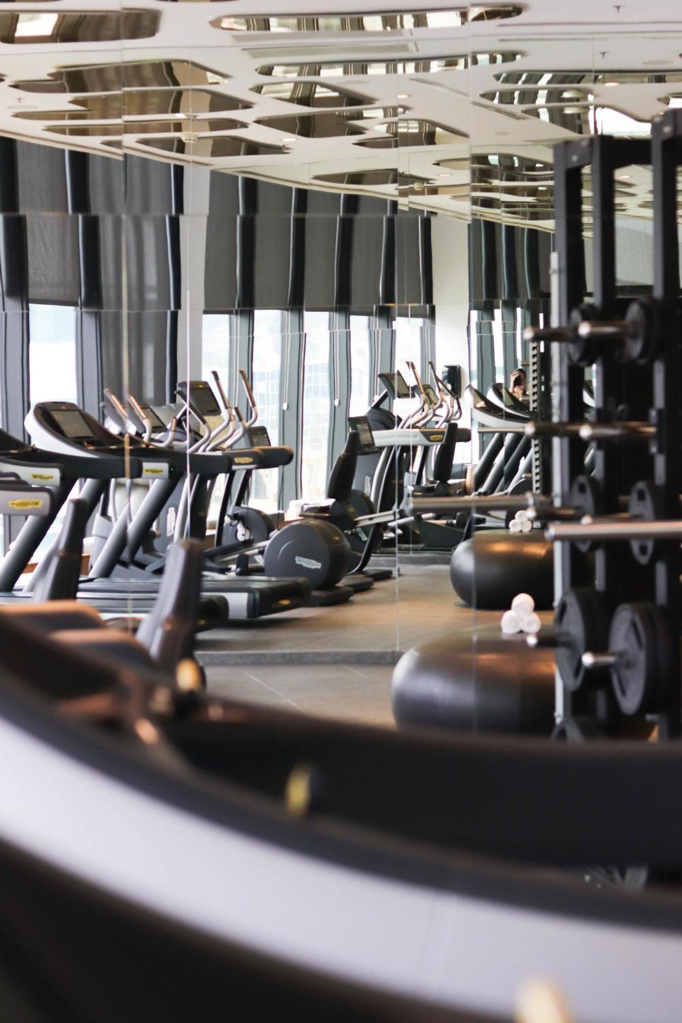 Swissotel Sarajevo Luaran gambar The gym at the 57th floor