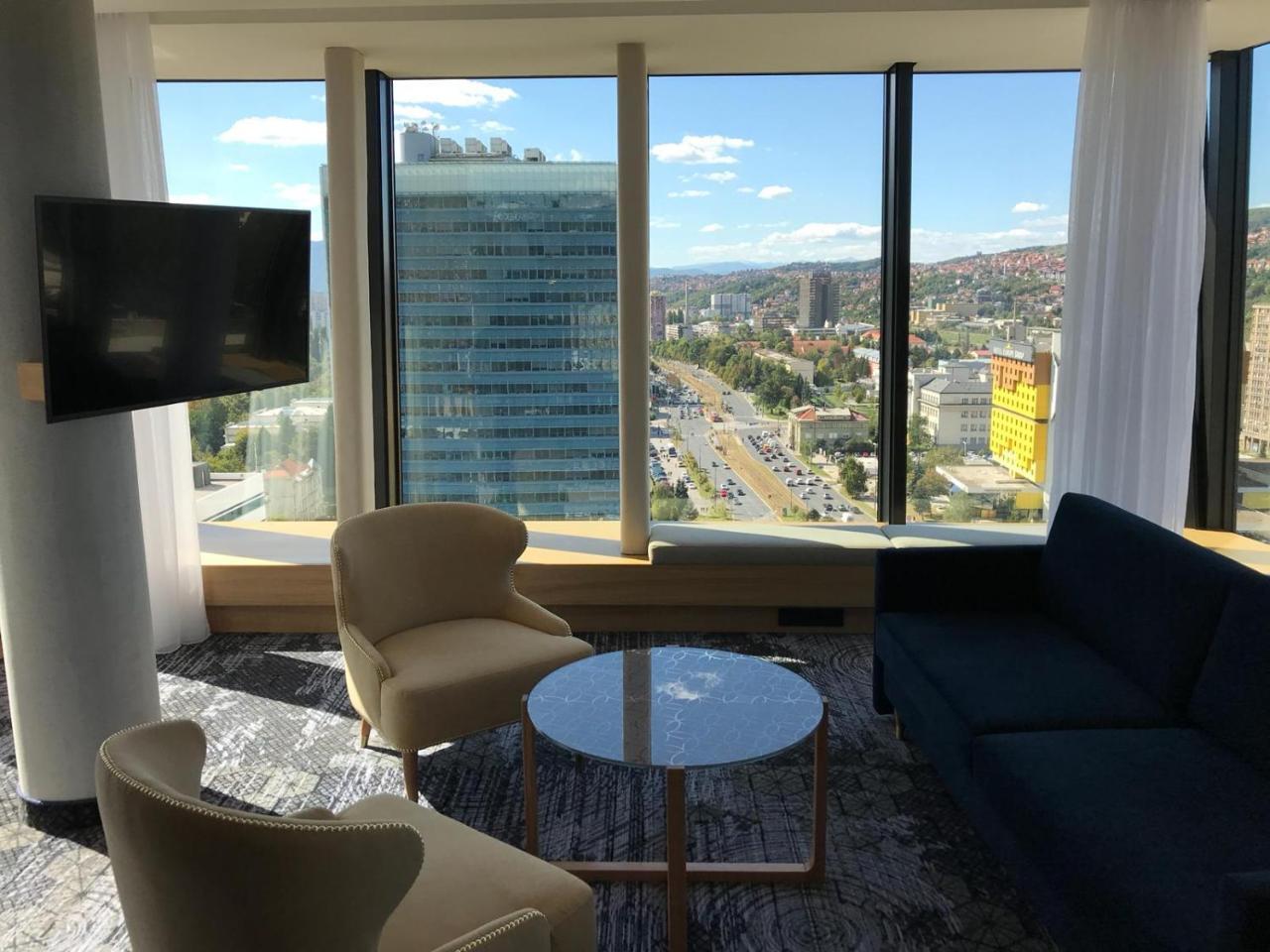 Swissotel Sarajevo Luaran gambar A living room in a typical apartment