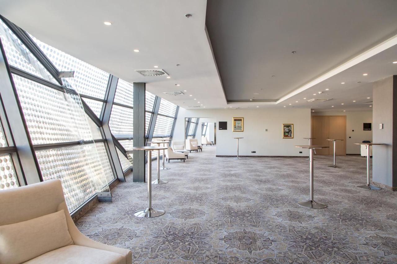Swissotel Sarajevo Luaran gambar The interior of the 10th floor