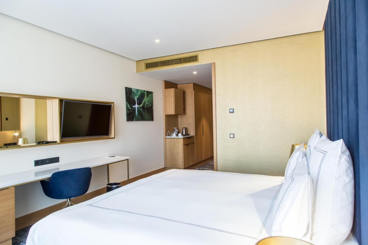 Swissotel Sarajevo Luaran gambar A room at the hotel